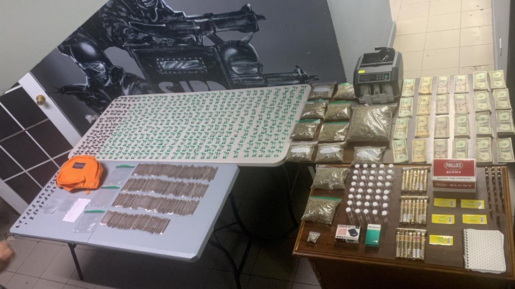  Fotos: Municipales de San Juan “descuadran” un turno del punto de drogas de residencial en Cupey 