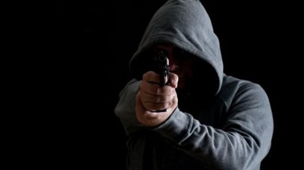  Asaltan a hombre y mujer en Dorado 