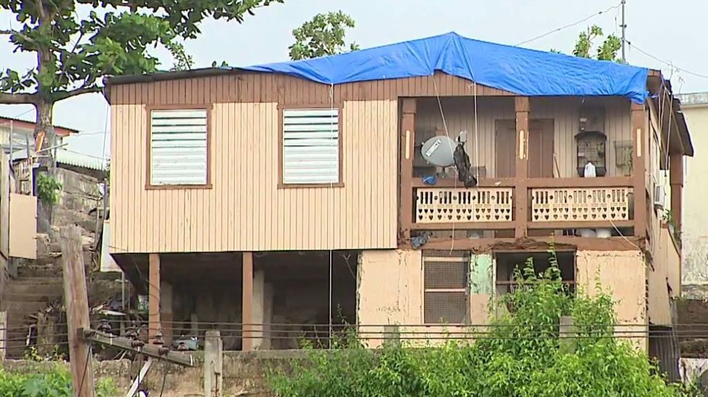  Preocupado Ponce ante m&aacute;s de 1,400 casas con toldos 