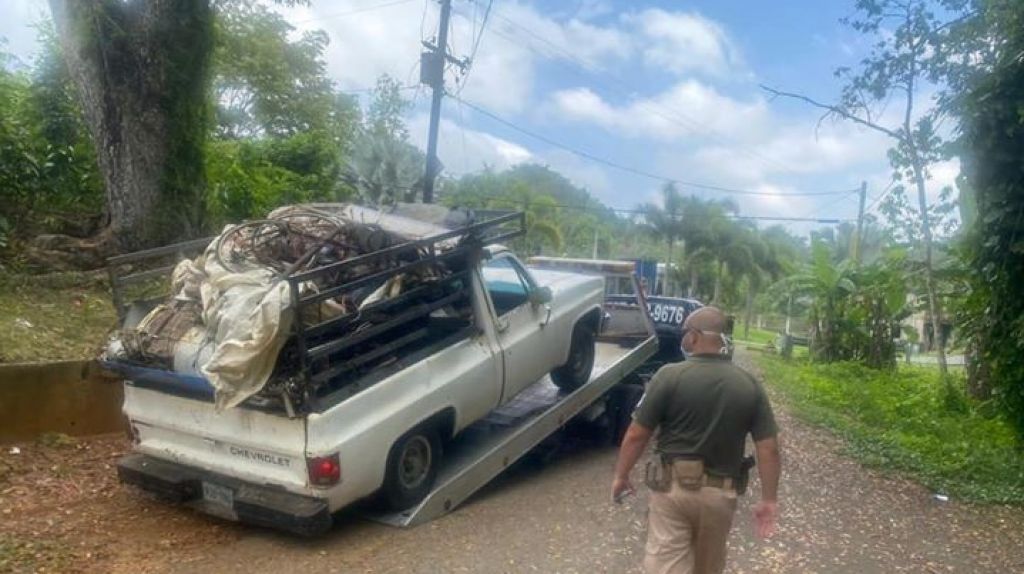  Fotos: Este se fue en &ldquo;El Toque de Queda&rdquo; a tirar basura ilegalmente en el lago Guajataca 