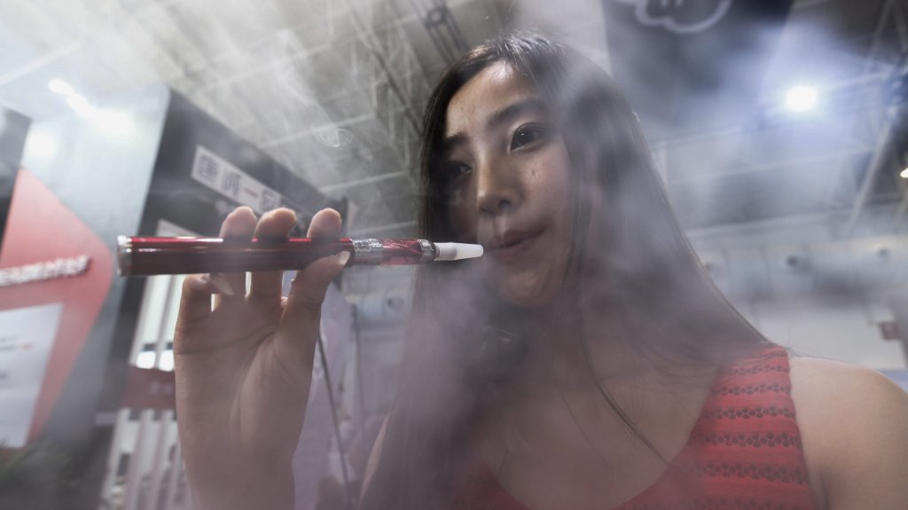  Hallan m&aacute;s incidencia de COVID-19 con el uso de cigarrillos electr&oacute;nicos 