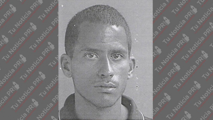 Con las manos en la masa hombre que escalo residencia en Isabela