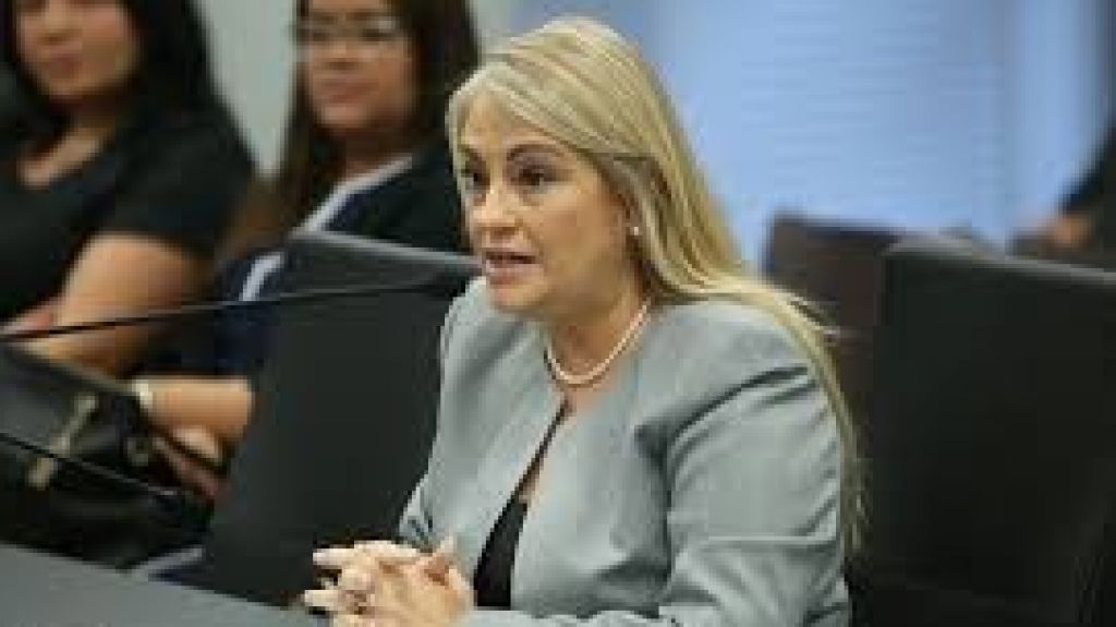  Causa para arresto contra individuo que supuestamente se apropi&oacute; de m&aacute;s de $160,000 mediante robo de identidad y fraude 