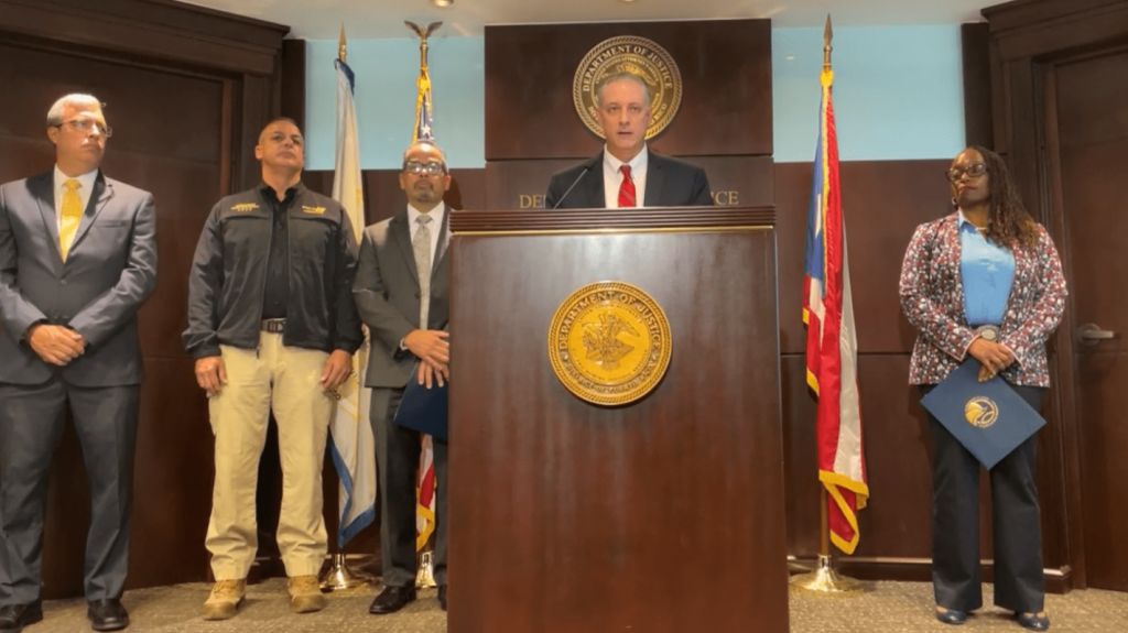  Federales arrestan a maestro por transferir material obsceno a un menor e intento de recepci&oacute;n de material de explotaci&oacute;n infantil 