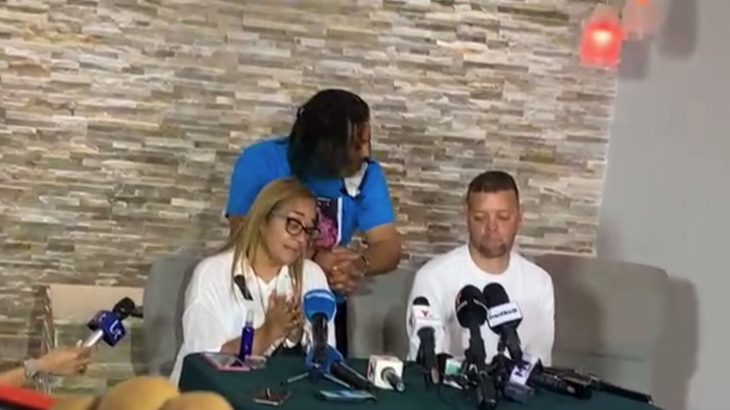  Piden espacio padres de Keishla en medio de velatorio 