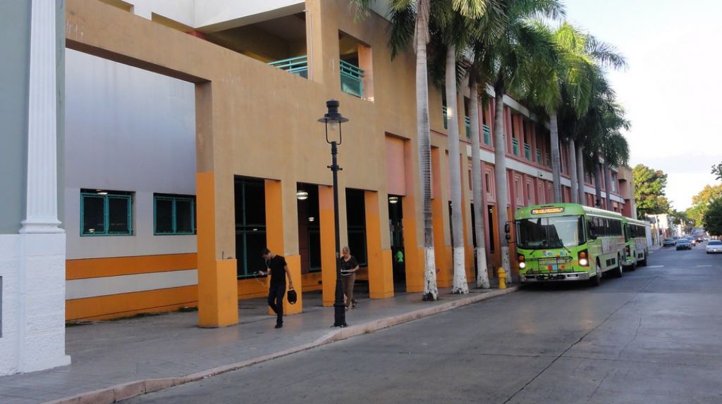 Dos heridos de bala en terminal de guaguas públicas de Ponce 
