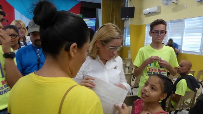 NiÃ±a boricua aprendiÃ³ lenguaje de seÃ±as cuando tenÃ­a un aÃ±o para ayudar a su madre sorda