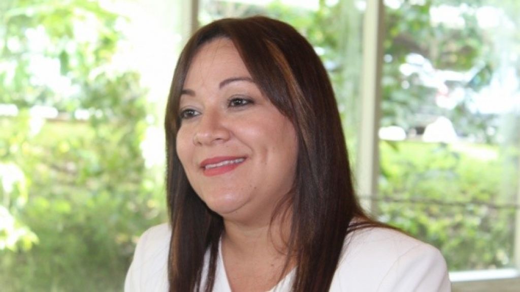  Alcaldesa de Morovis obsequia incentivo econ&oacute;mico a sus polic&iacute;as estatales 