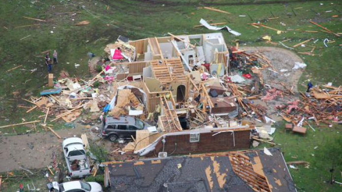 Al menos 5 muertos y 8 desaparecidos tras un tornado en Texas