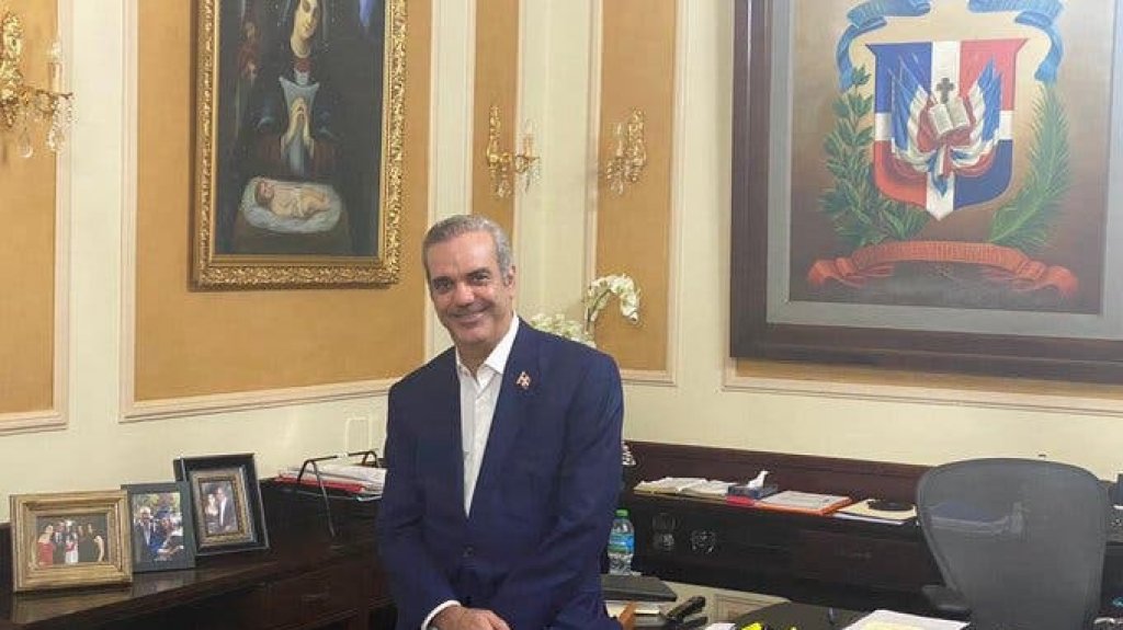  Abinader prohíbe colocar la fotografía suya en los despachos de los funcionarios para terminar con culto a la personalidad y poner fin a costumbre iniciada por dictador Trujillo 