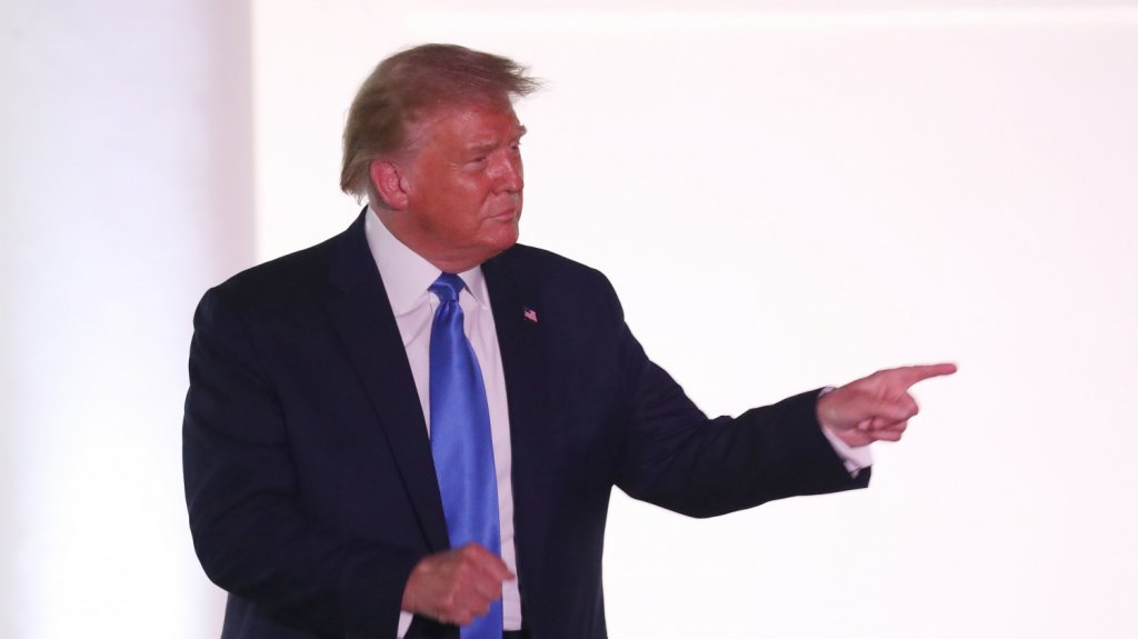  Trump da la nacionalidad a cinco inmigrantes durante la convenci&oacute;n republicana 