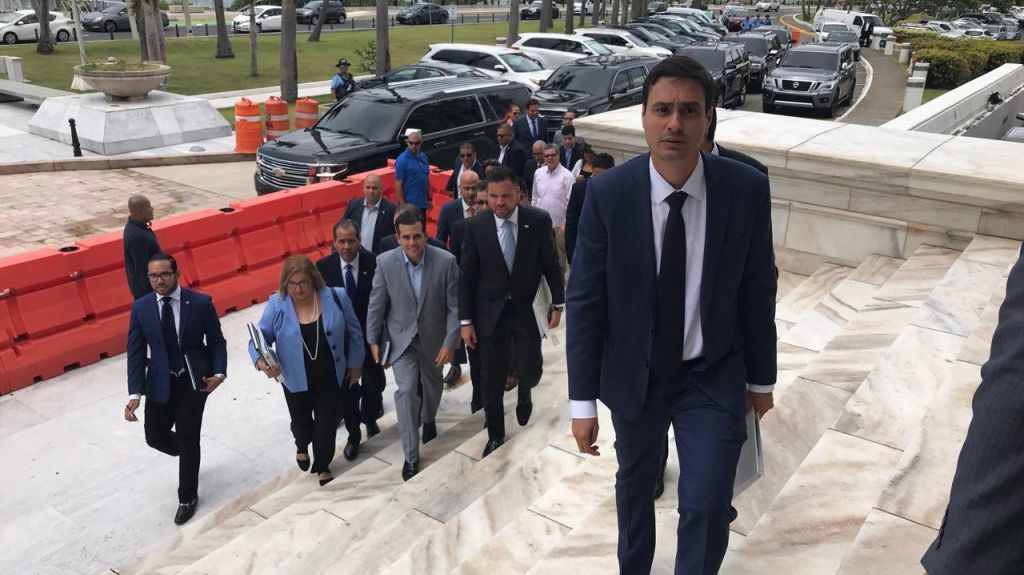  El tranque por Ley 80 provocar&aacute; que Washington le d&eacute; m&aacute;s poderes a la JCF, argumenta el gobernador previo a su cabildeo en el Senado 