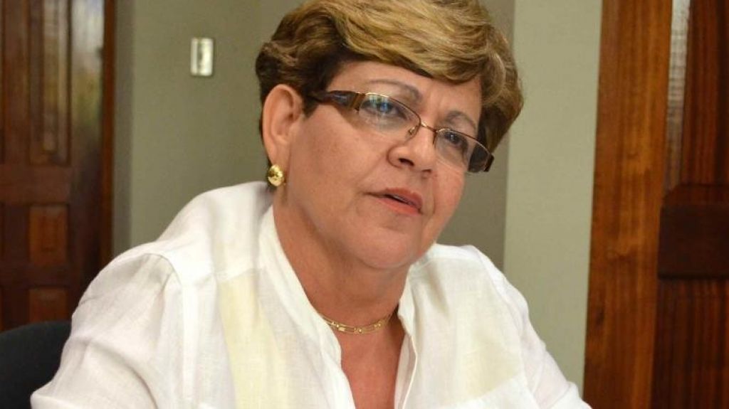  &ldquo;Estoy avergonzada&rdquo;, dice molesta Mayita Mel&eacute;ndez al llegar a reuni&oacute;n con el gobernador 