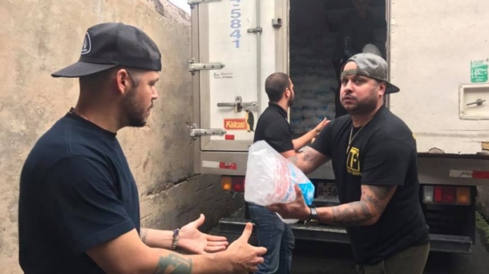 Video: Calle 13 y Tempo dejan la "Tiraera" y se juntan para llevar ayuda a los damnificados en PR  