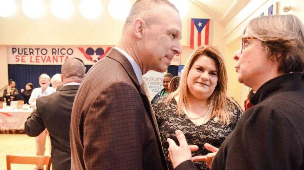  Jenniffer Gonz&aacute;lez y congresistas ayudan desplazados por Mar&iacute;a en Pensilvania 