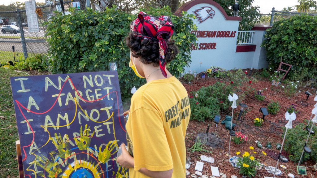  Familares de v&iacute;ctimas de Parkland exigen leyes de armas con &ldquo;sentido com&uacute;n&ldquo; 