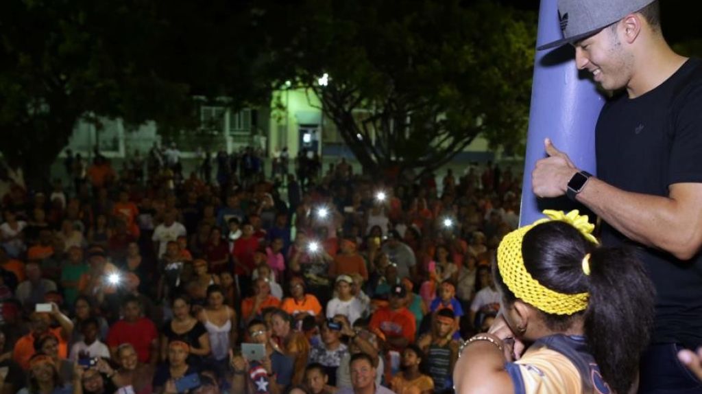 Carlos Correa anuncia reconstrucciÃ³n del parque de pelota donde jugaba en Santa Isabel