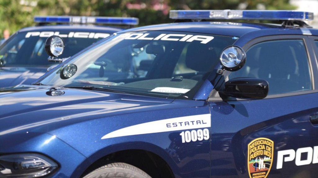  Gobernador entrega armas y patrullas a la Polic&iacute;a 