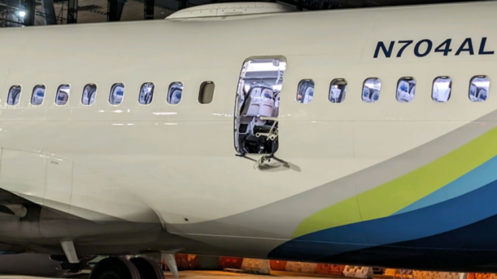  Piloto del 737 MAX que perdi&oacute; una puerta en vuelo demanda a Boeing por difamaci&oacute;n 