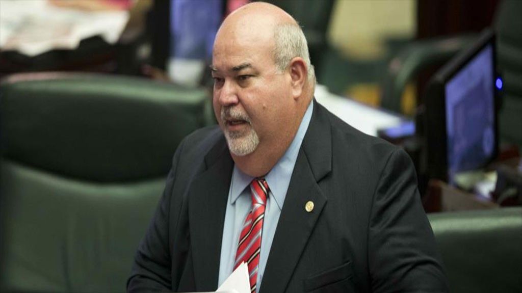  &lsquo;Johnny&rsquo; M&eacute;ndez busca soluciones a problem&aacute;tica de pescadores de la regi&oacute;n sur 