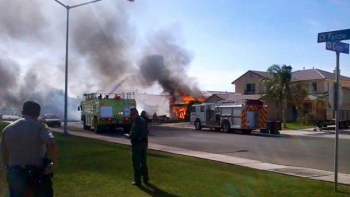 Un aviÃ³n militar se estrella en California