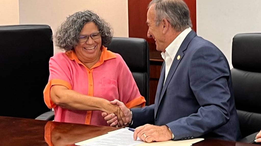  Firman acuerdo para promover educaci&oacute;n, acceso al empleo y autosuficiencia econ&oacute;mica de los j&oacute;venes 