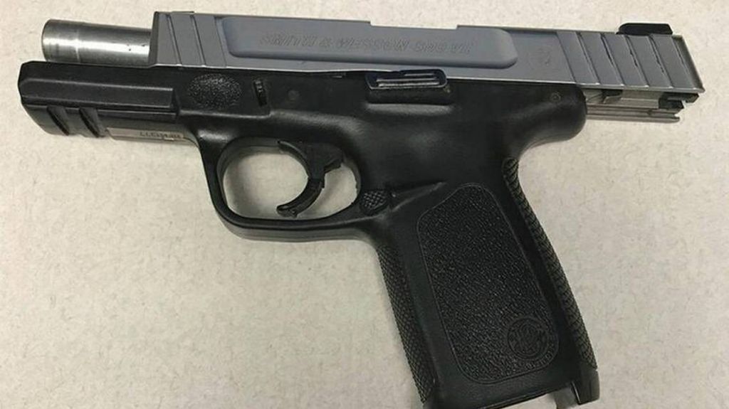  Le dispara a su hermana tras pleito por el control de un videojuego 