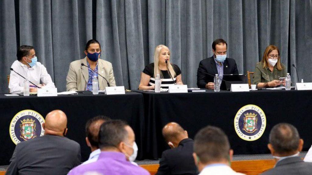  Alcaldes presentan a la gobernadora propuesta a discutir con la Junta de Control Fiscal sobre estrecha situaci&oacute;n econ&oacute;mica de los municipios 