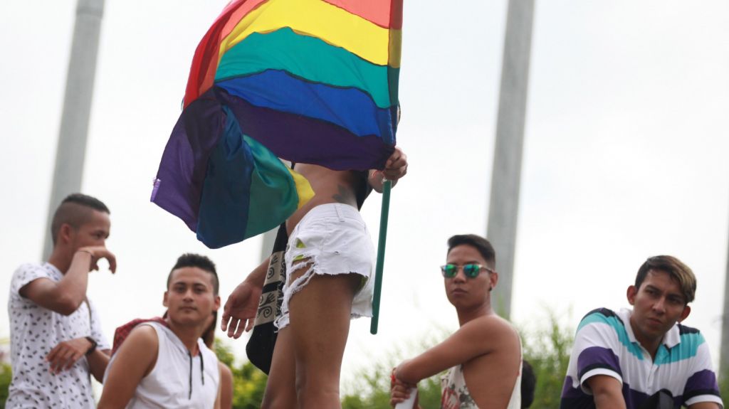  EE.UU. impide a sus embajadas ondear la bandera del orgullo gay, seg&uacute;n canal 