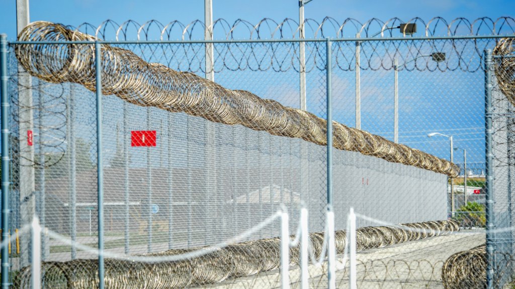  ICE caus&oacute; brote de COVID-19 en centro detenci&oacute;n al enviar agentes a protestas 