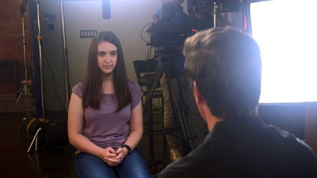  Chica apu&ntilde;alada 19 veces por sus amigas en un bosque admite que todav&iacute;a "duerme con unas tijeras por si acaso" 