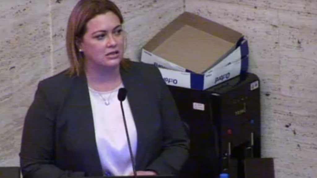  Ni siquiera le ofrecieron sentarse&rdquo;, critica &ldquo;Johnny&rdquo; M&eacute;ndez el trato a secretaria de Educaci&oacute;n en la C&aacute;mara 