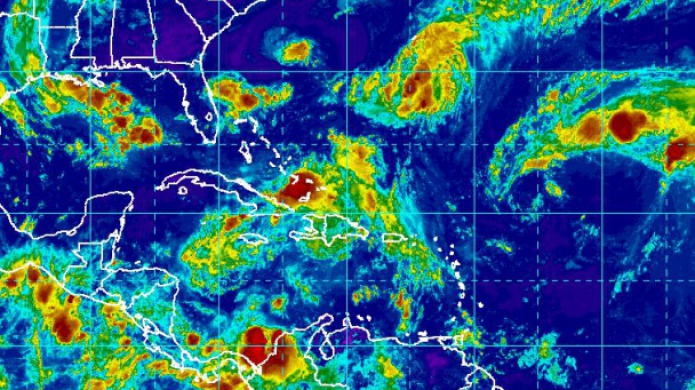 Corriente de humedad se traduce a tiempo variable, mientras que el Invest 99L no ha logrado desarrollarse...