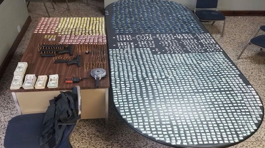  Polic&iacute;as descuadran el punto a tiradores de drogas en residencial de Ponce 