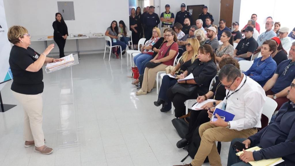  Alcaldesa de Ponce trata de reactivar la econom&iacute;a tras terremotos en la zona sur 