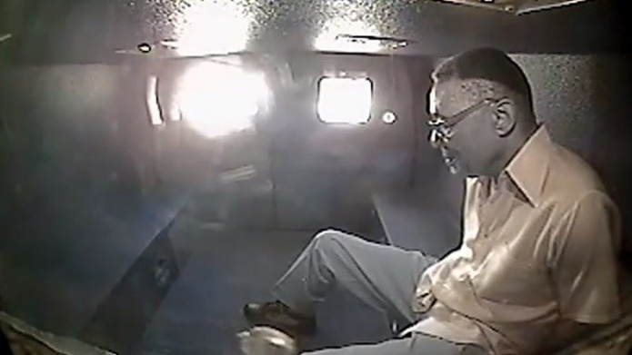 Detienen en EE.UU. a un anciano de 70 aÃ±os por usar un palo de golf como bastÃ³n