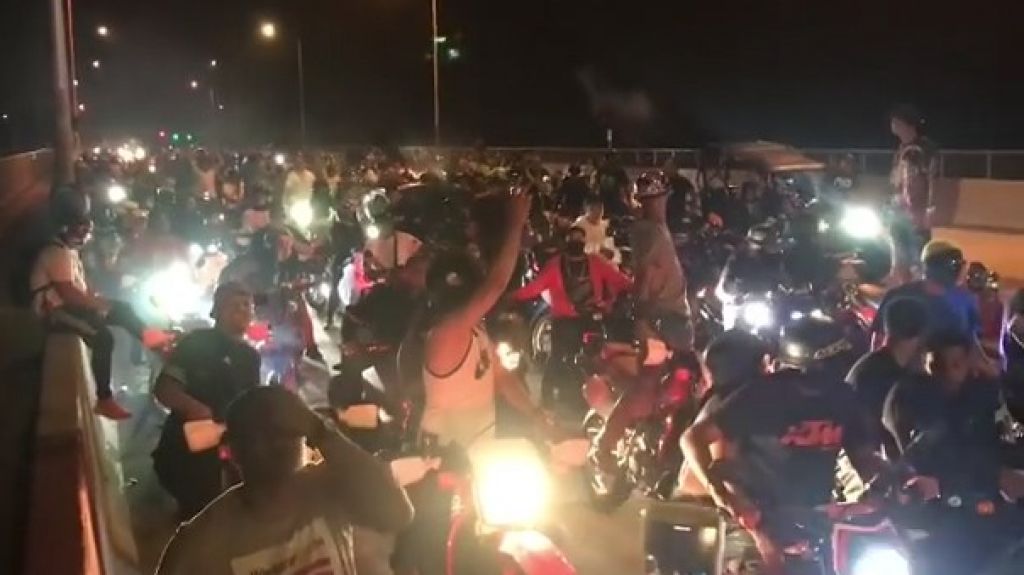 Video &ldquo;El Rey Charlie&rdquo; asegura que anoche volvi&oacute; a burlarse de la polic&iacute;a 