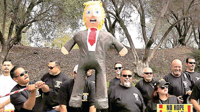 Trump pone a veteranos en contra de migrantes