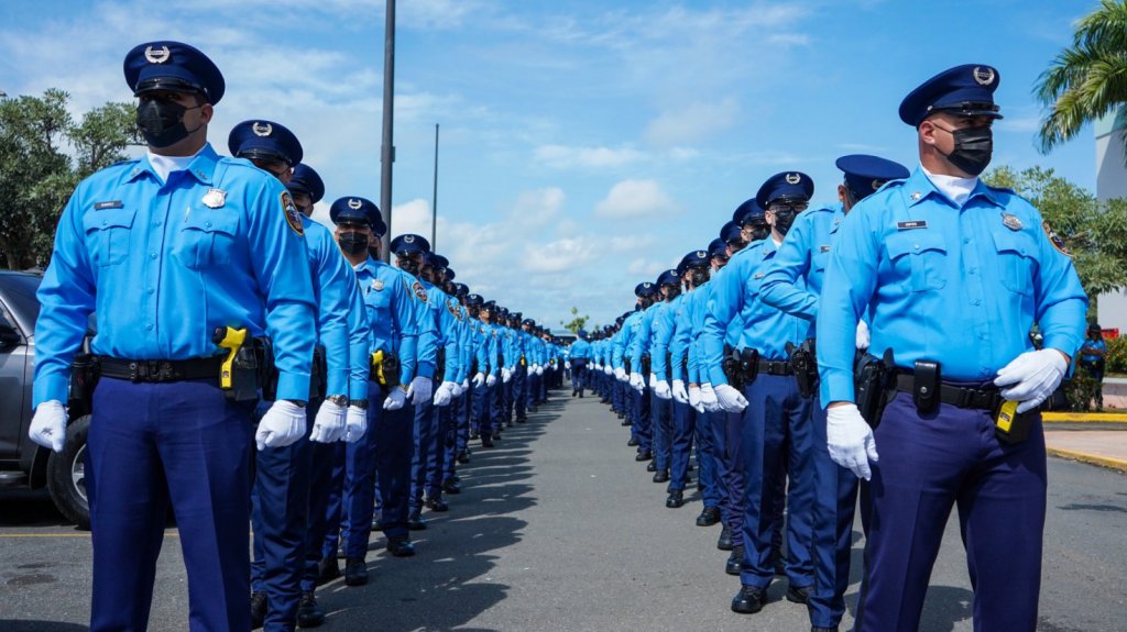  Gobierno desembolsa 12 millones por concepto de ajuste salarial a polic&iacute;as 