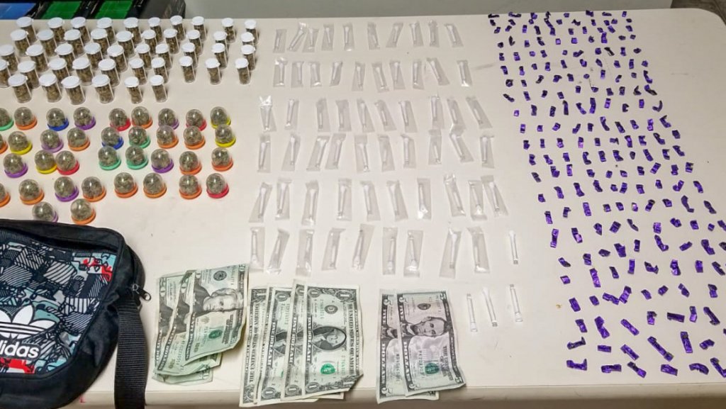  Agentes de Autopista de Ceiba ocupan drogas y dinero 