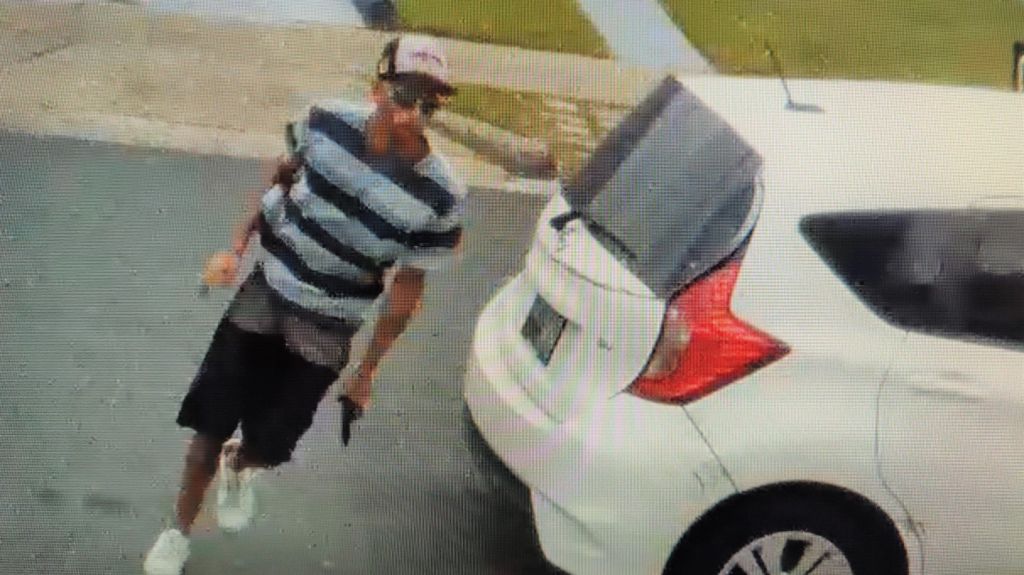  En video momento en que un &ldquo;Caco&rdquo; llega y asalta una mujer en Guaynabo 