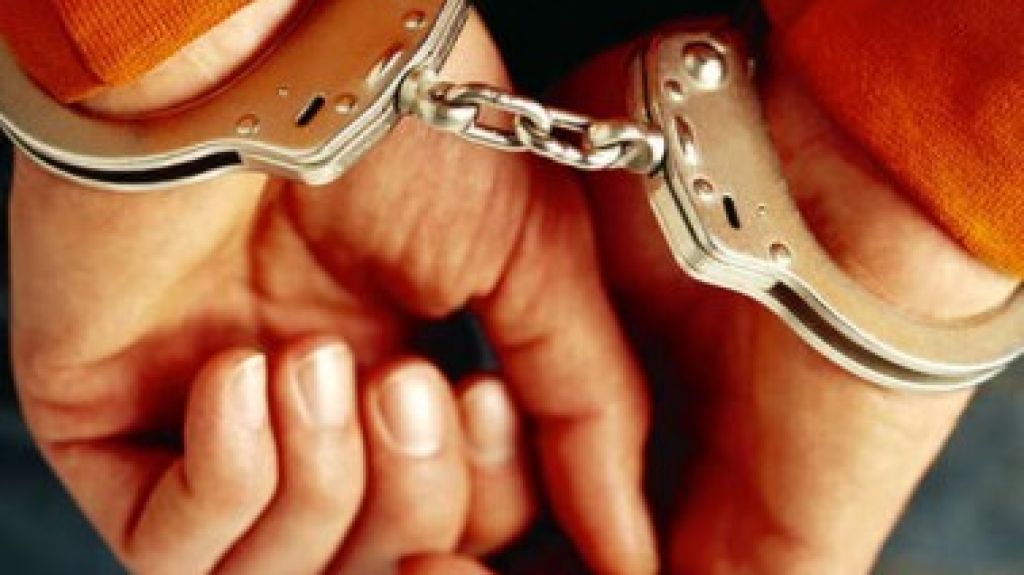  Sorprenden a caco robando en tienda de celulares en San Juan 