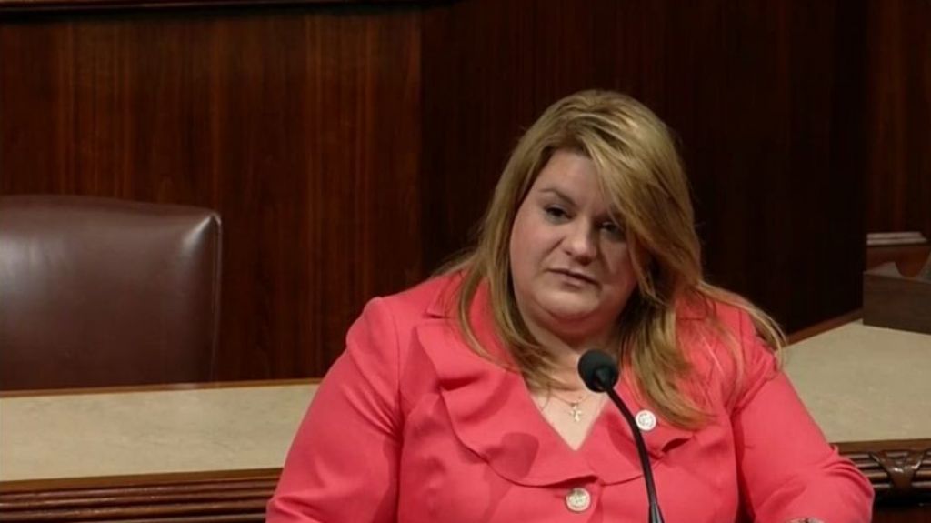  Jenniffer Gonz&aacute;lez anuncia $211.5 millones en fondos federales para impulso de nuevas empresas, cuido de ni&ntilde;os, manufactura y recuperaci&oacute;n 