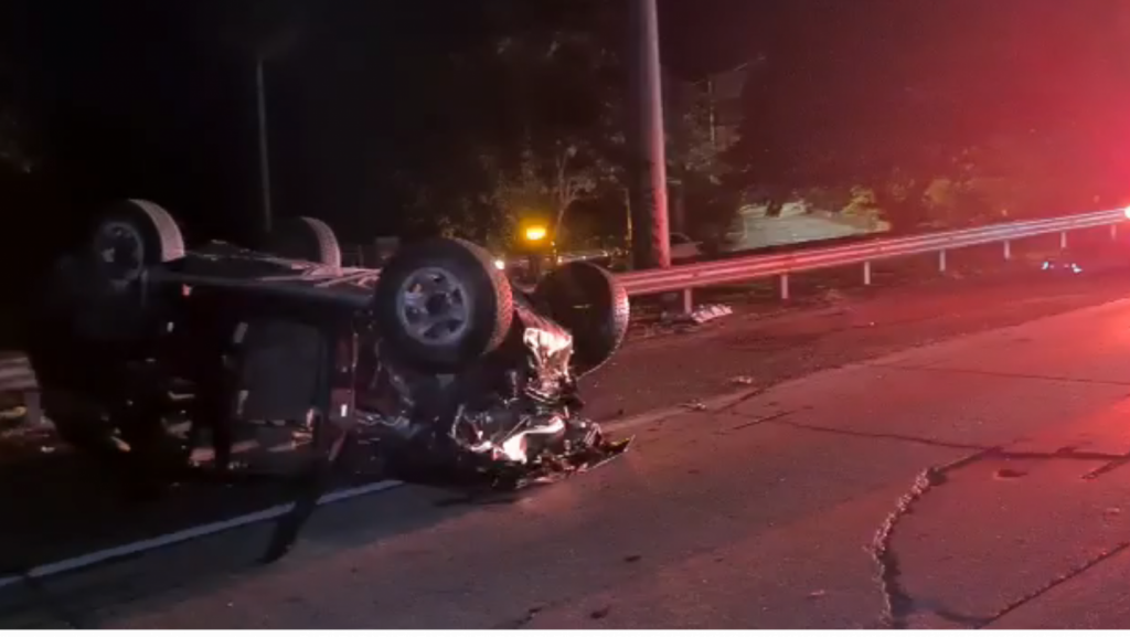  Video de accidente de con auto volcado en expreso 52 
