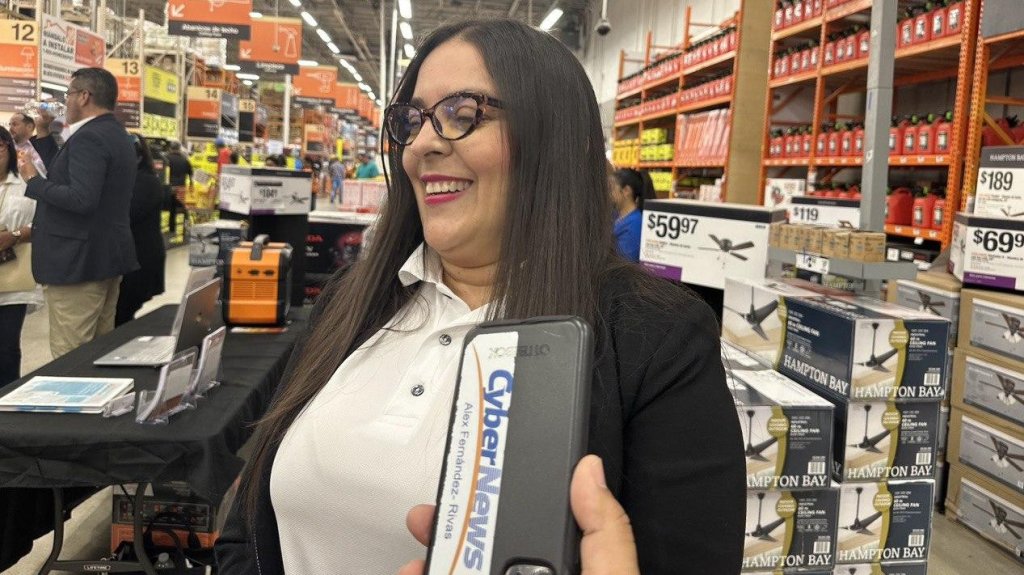  Firma Orden Administrativa para crear la División Especial de Adjudicación de Querellas de Condominios 