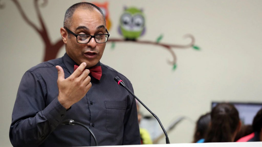  Secretario de Educaci&oacute;n dice esta tratando de detener los pagos indebidos en la agencia 