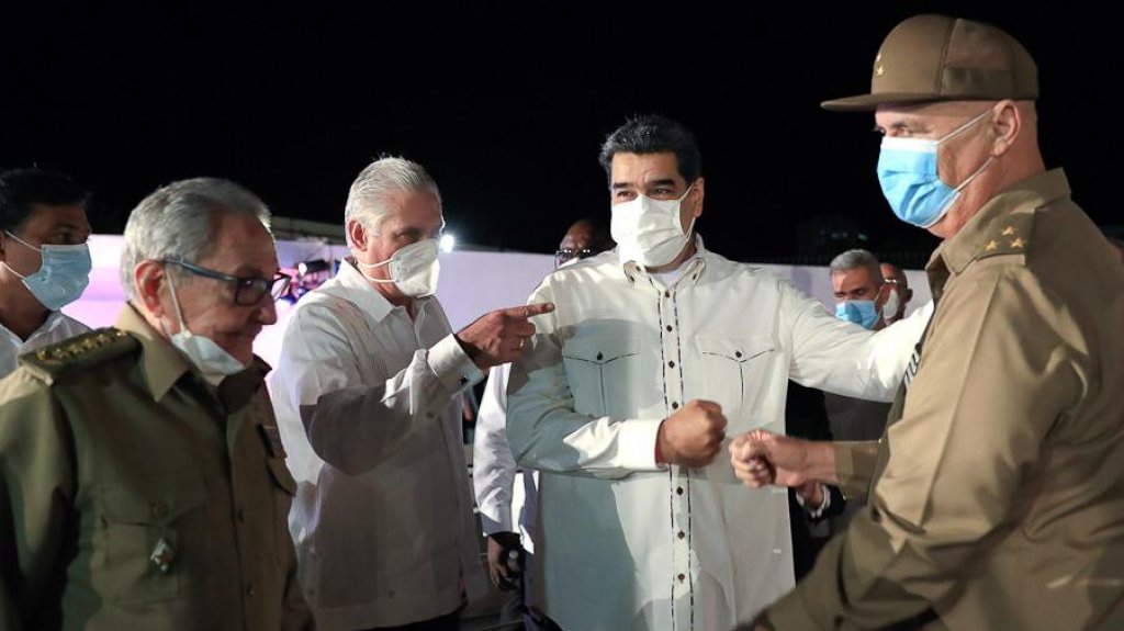  Maduro llega a Cuba para conmemorar el quinto aniversario de la muerte de Fidel Castro 