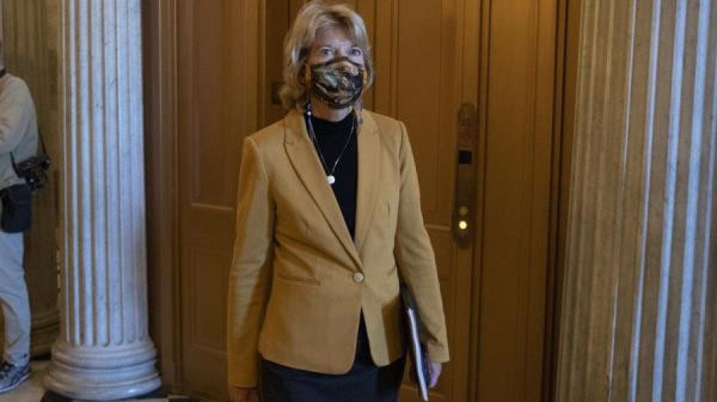  Lisa Murkowski, la primera senadora republicana que pide la dimisi&oacute;n de Trump 