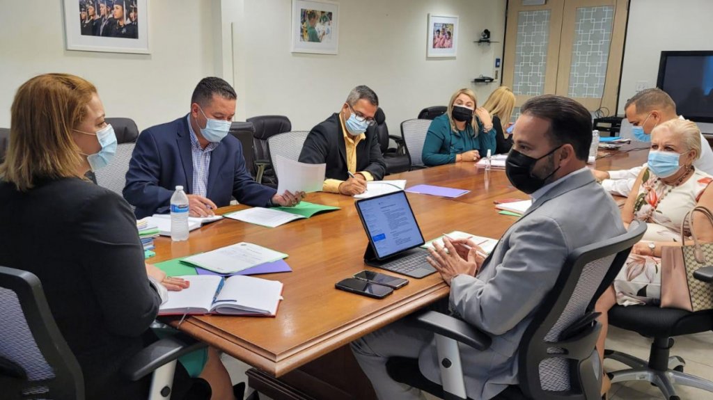  Alcaldes llevan sus preocupaciones y soluciones a la designada secretaria de Educación 