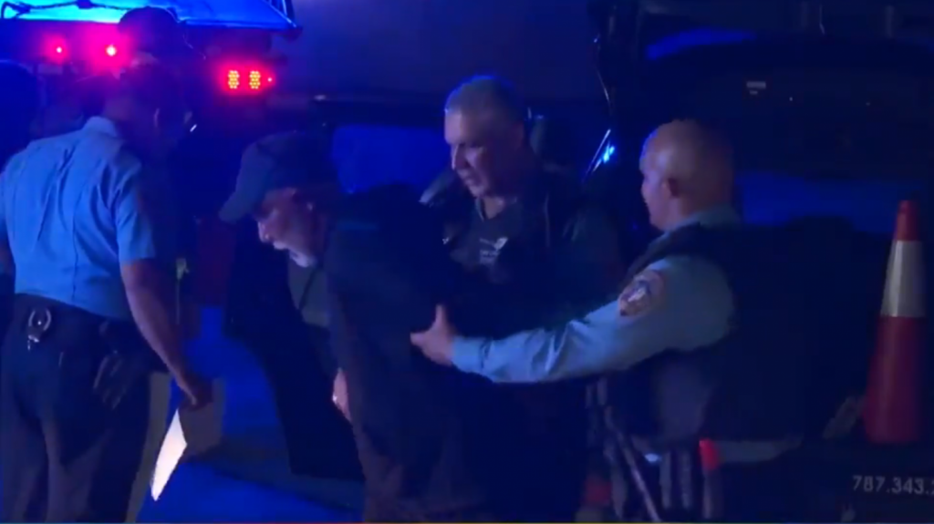  Video: Arrestan a &ldquo;Borracho&rdquo; en un &ldquo;Liquor Store&rdquo; de Bayam&oacute;n donde otro hombre result&oacute; herido de bala 